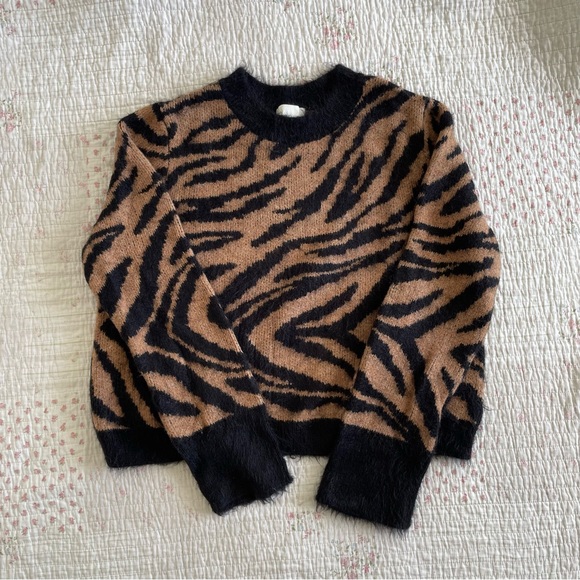 zebra print fuzzy sweater - Picture 1 of 4